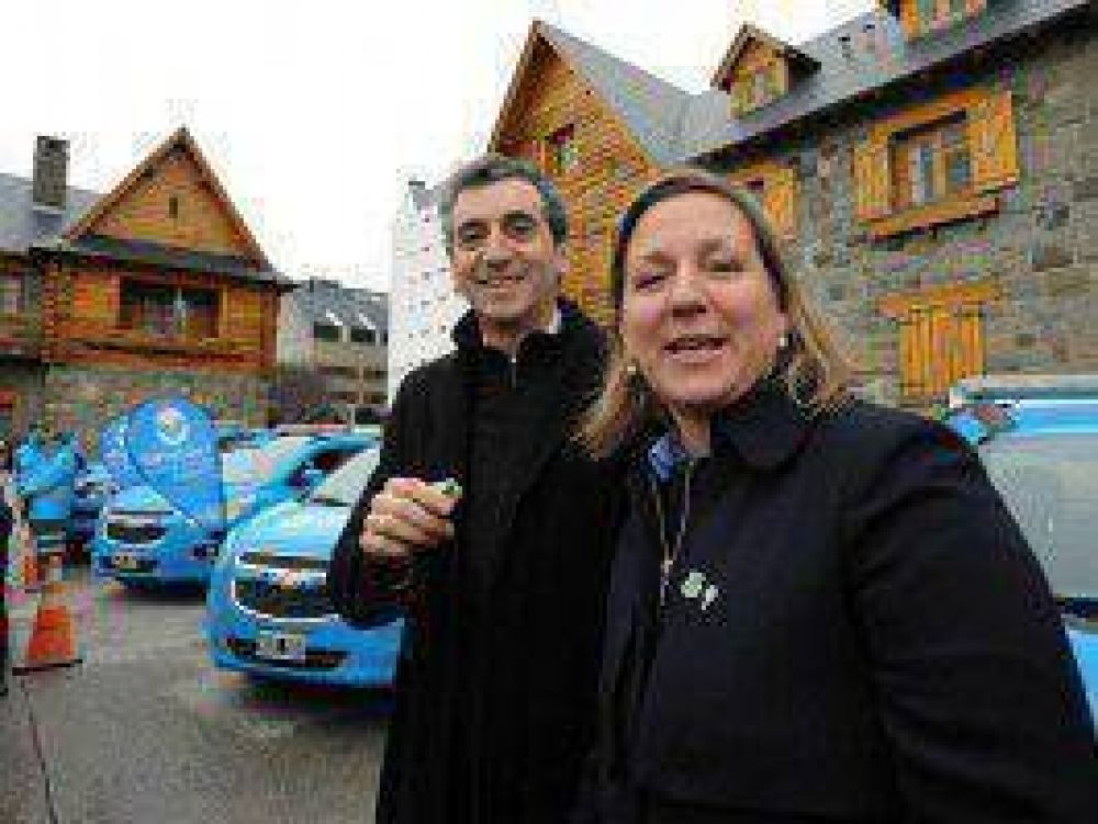 Randazzo financia una larga ciclov�a en Bariloche