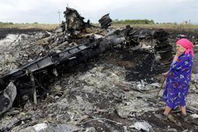 Los expertos llegaron por fin a los restos del MH17