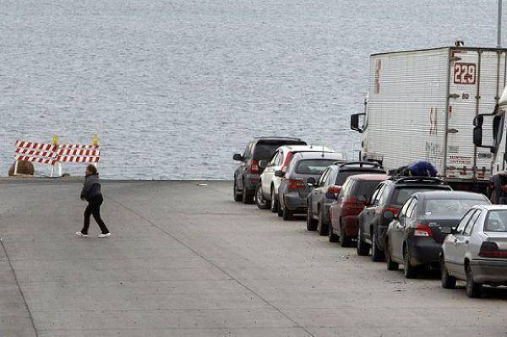 Hay unos 80 camiones varados en la frontera por el paro aduanero