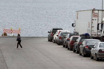 Hay unos 80 camiones varados en la frontera por el paro aduanero