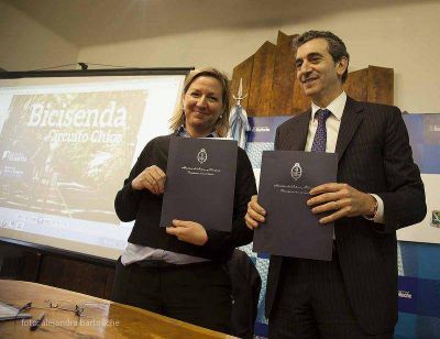 Randazzo y Martini firman convenio para la construcci�n de una bicisenda en Bariloche