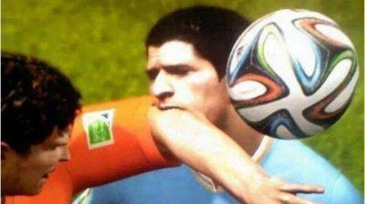 La mordida de Su�rez lleg� al PES y es furor en Twitter
