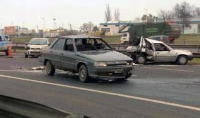 Choque m�ltiple en Autopista del Oeste a la altura de Moreno: Un muerto y heridos