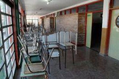 Gremio de docentes porte�os anunci� cese de tareas para el lunes