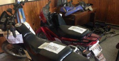 La Polic�a secuestr� dos rodados y gran cantidad de motopartes