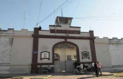 Hubo un fuerte enfrentamiento entre presos de la c�rcel de Villa Urquiza