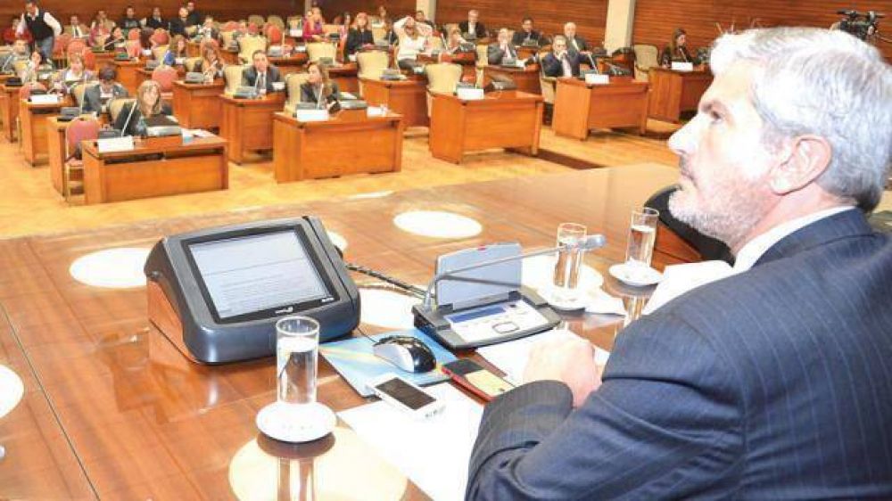 Parlamentarios acuerdan crear un Banco de Desarrollo y un Mercado Com�n para el NOA