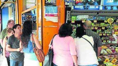 Los recargos ilegales en los kioscos ya llegan incluso a tres pesos