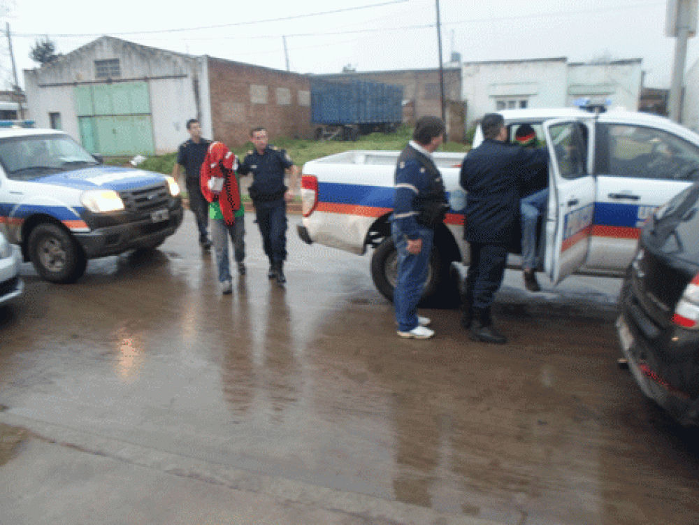 En dos allanamientos detienen a personas vinculadas a un robo calificado 