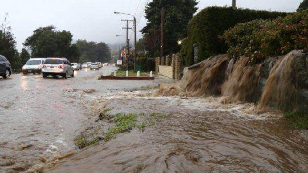 Un alud que afect� a Bariloche oblig� a cortar la ruta 40