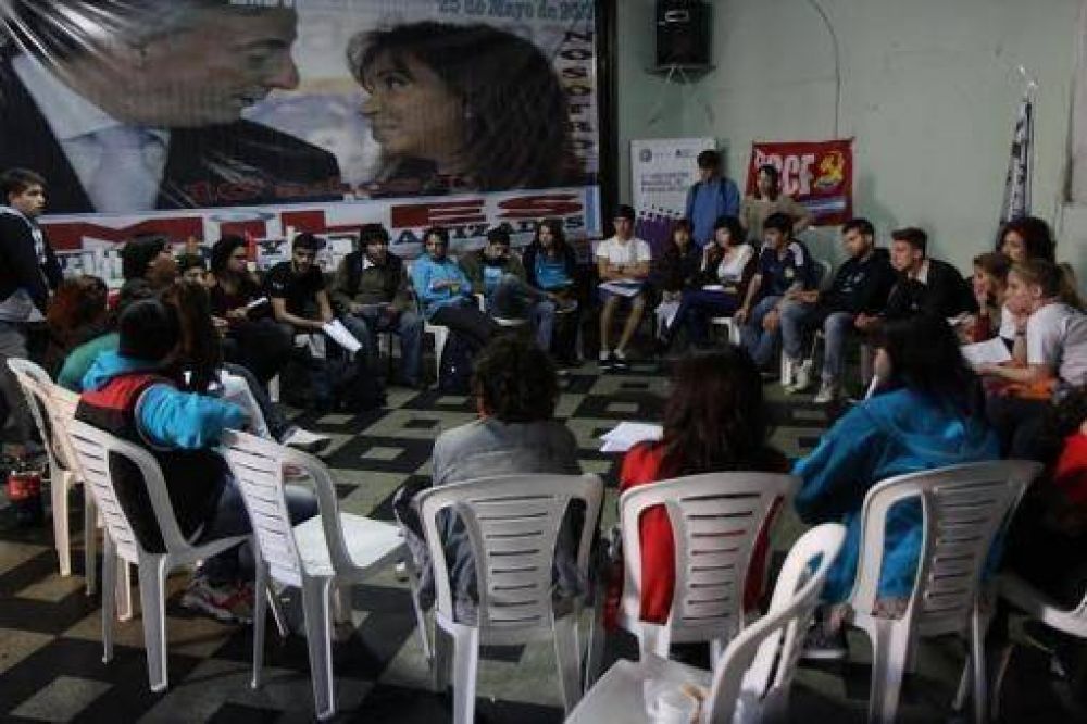 La discusi�n pol�tica: eje de un plenario de estudiantes secundarios kirchneristas