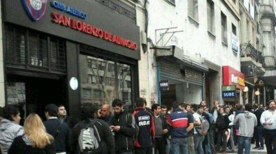 Locura azulgrana: los hinchas de San Lorenzo agotaron los lugares en micros y charters a Paraguay