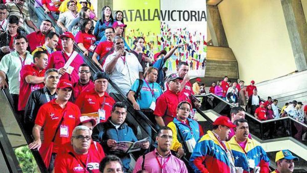 Maduro recibe apoyo de su partido para imponer un fuerte ajuste de la econom�a