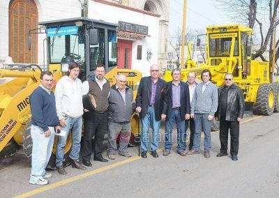 Nueva excavadora y motoniveladora para el Municipio