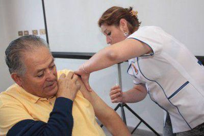 Lomas lanza campa�a de vacunaci�n para adultos mayores en el distrito