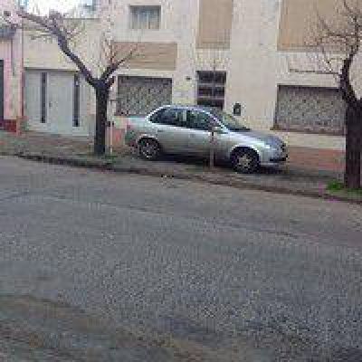 Vecinos contin�an estacionando veh�culos en las veredas