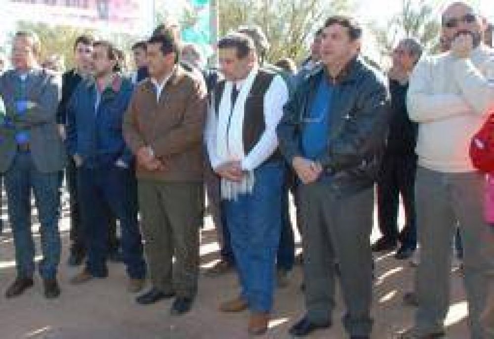 Mientras el lunismo lo critica, Beder inaugura obras con el ministro Luna