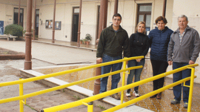 Campa�a del metro de baldosas para el patio de la Escuela Normal 