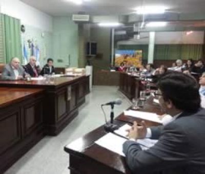 Acusan a Feito de �ningunear� al Concejo