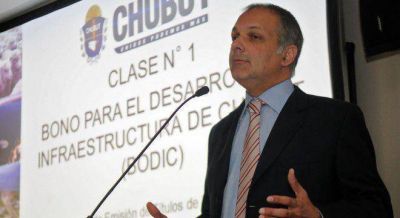 Buzzi desaf�a a Cristina: 