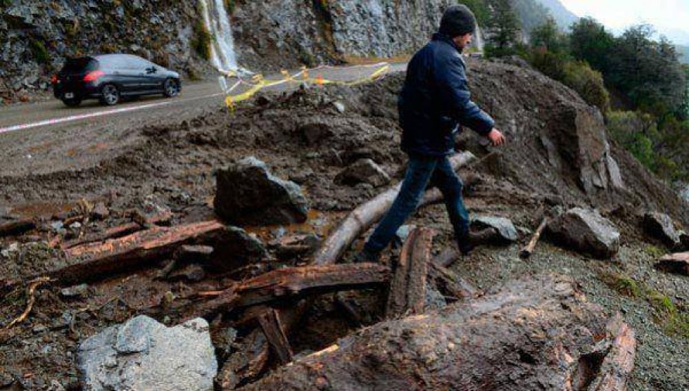 Alud, inundaciones y evacuados en Bariloche