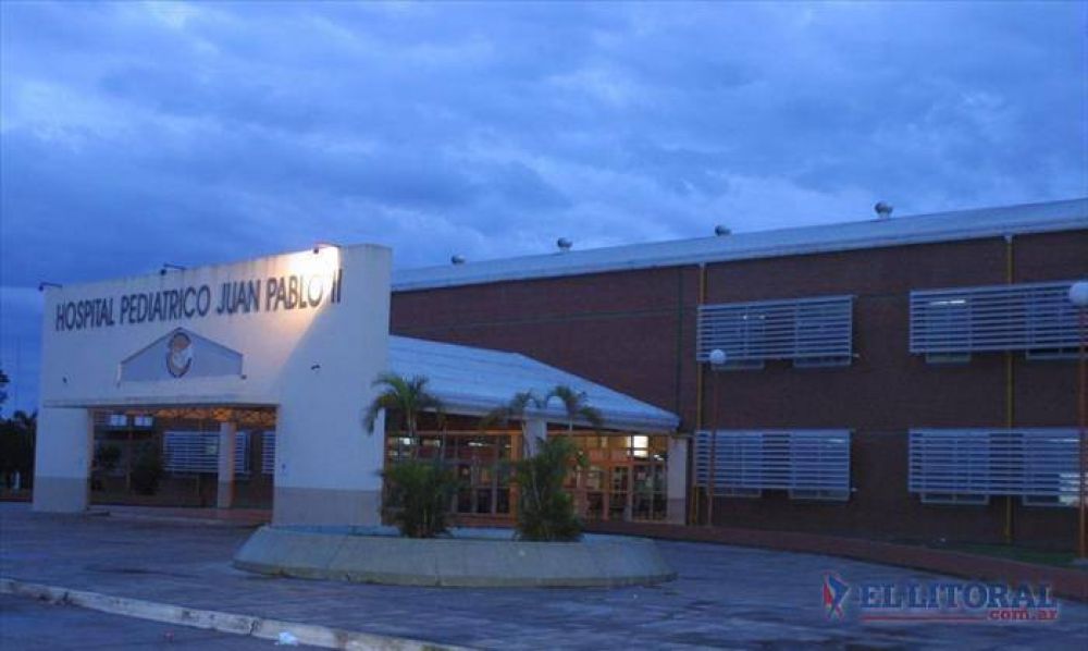 Muri� una ni�a y toda su familia result� herida al chocar un auto contra un poste