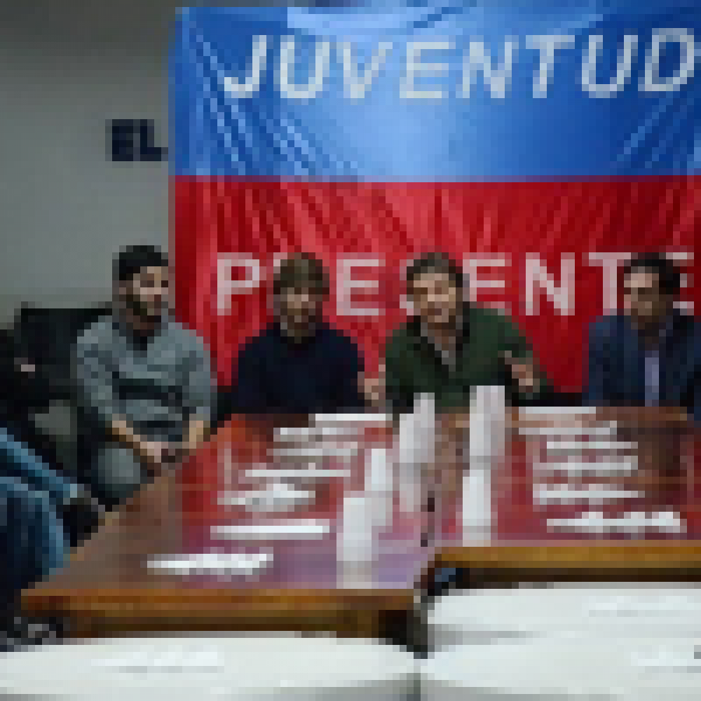 Gustavo Pulti y el ex Diputado Nacional Desarrollista, Antonio Pereira junto a la Juventud de Acci�n Marplatense