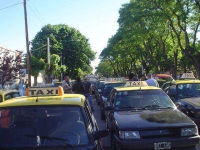 Sin servicio de taxis por el crimen de un chofer