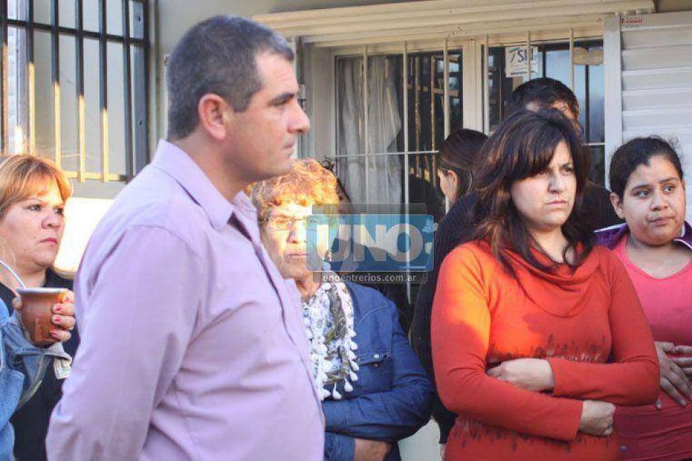 Afirman haber sido v�ctimas de una estafa y resistir�n el desalojo de su vivienda
