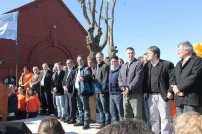 Scioli y Lunghi pusieron en marcha el Tren Tur�stico para Gardey y Vela