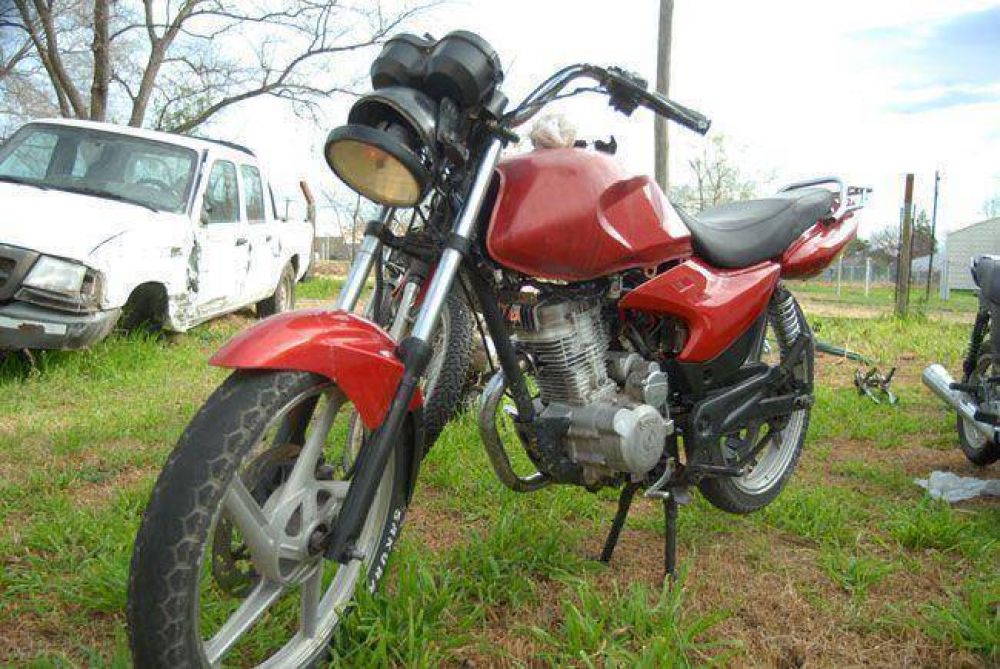 Motociclista que hu�a de la polic�a sufri� graves lesiones