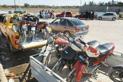 Desalojan a 150 ebrios de boliche y secuestran 10 autos y 14 motos