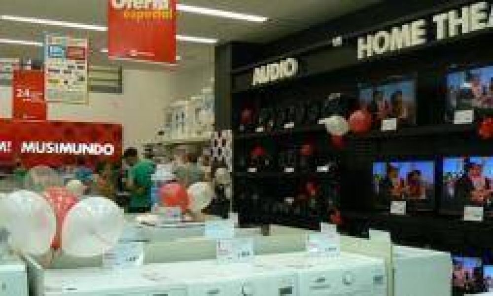 Se siguen derrumbando las ventas en comercios: 9,6% en julio