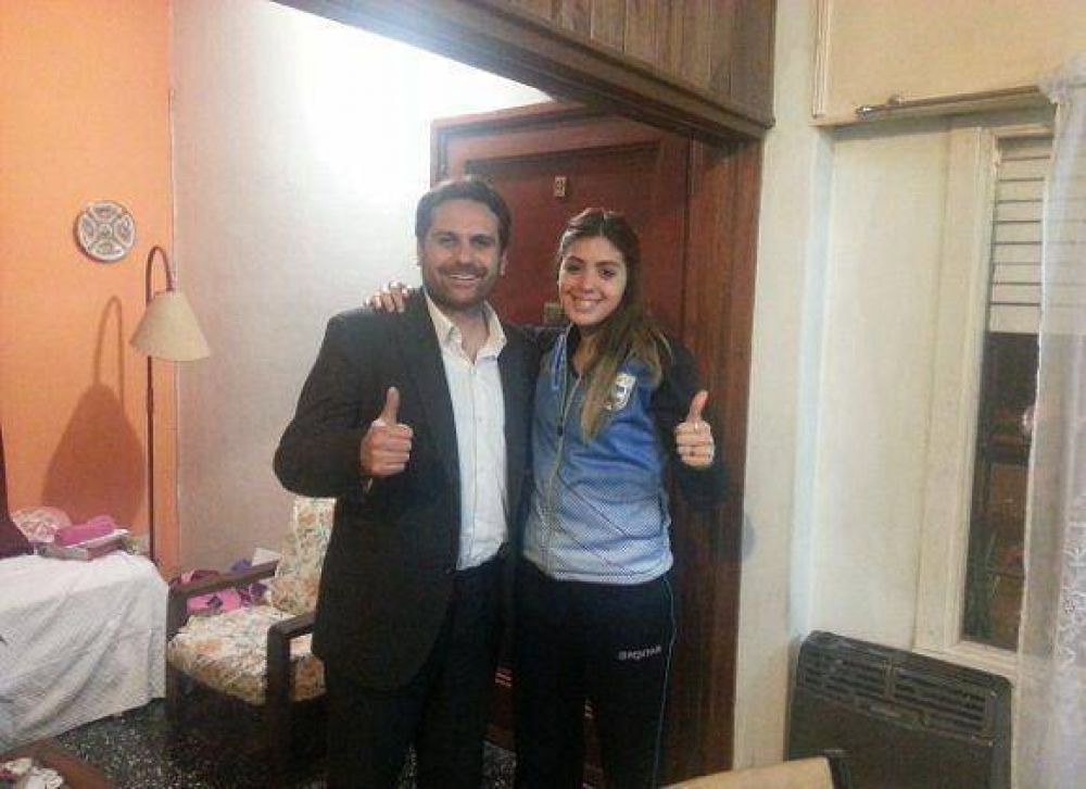 Gelay salud� a Ailen Cisneros