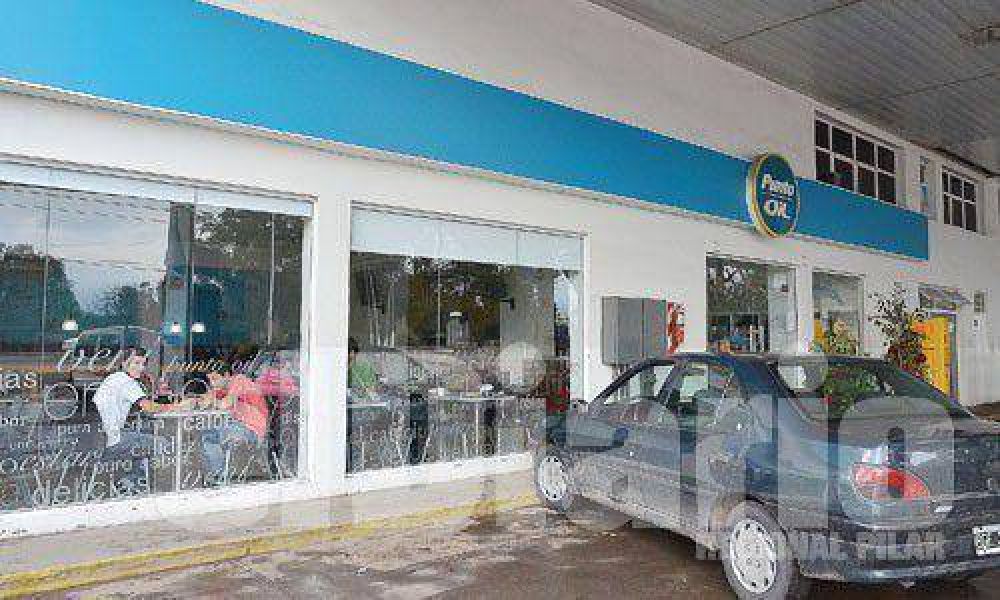 Reconoci� a polic�as que le robaron el auto