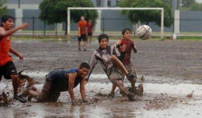 �Sin potreros no hay Maradonas�, la iniciativa de la JP Evita