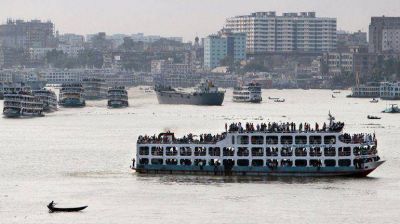 Naufrag� un barco con 200 pasajeros en Bangladesh