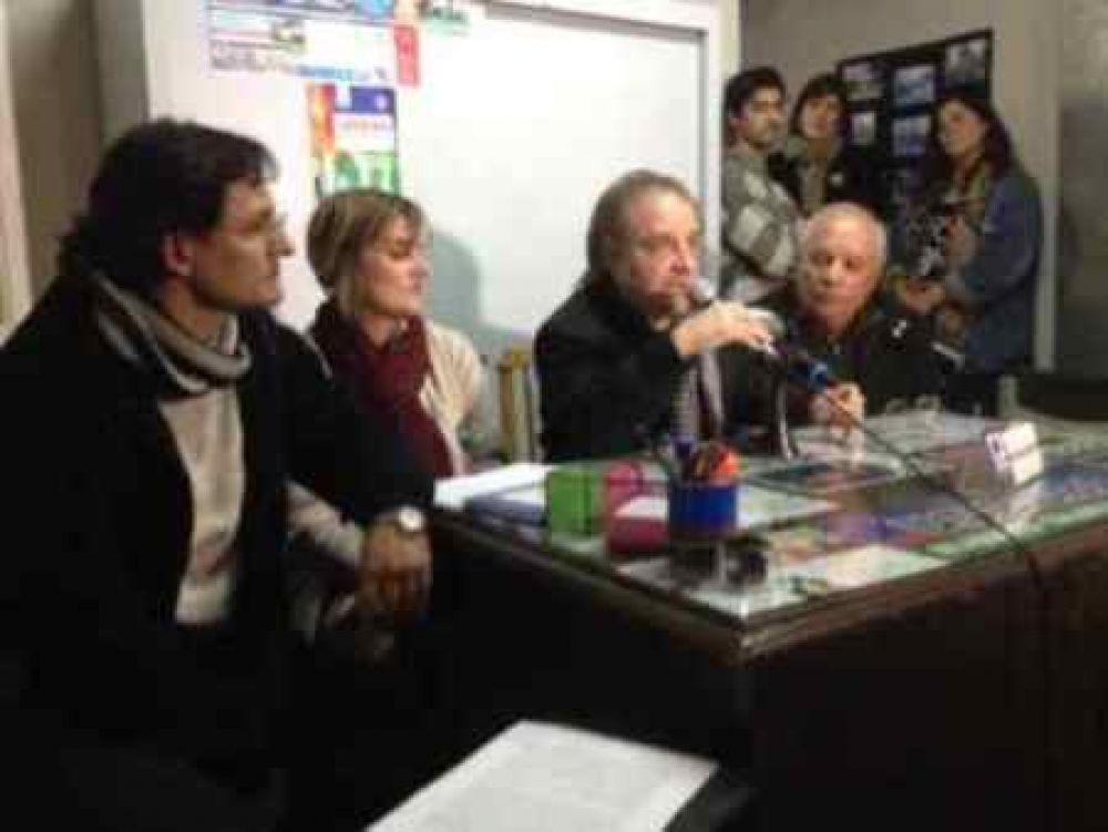 Udocba Trenque Lauquen se concentra en Plaza San Mart�n y reuni�n con periodistas