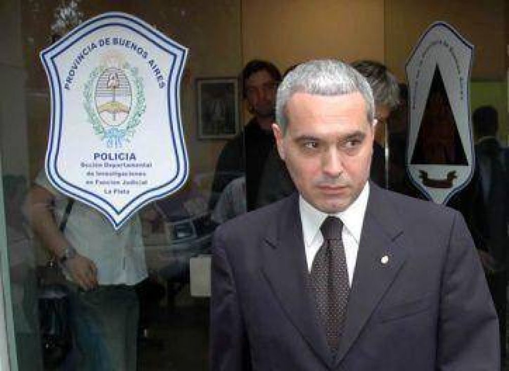 Presos en comisar�as: dura queja de Romero