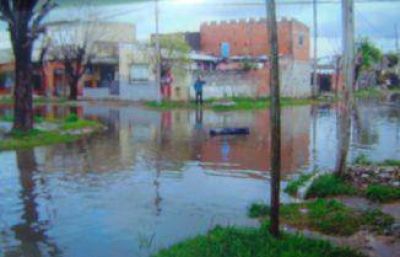 Reclaman por anegamientos de calle Bombero S�nchez y 392 en Quilmes Oeste