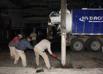 Limpian conductos para que el agua de lluvia escurra r�pido