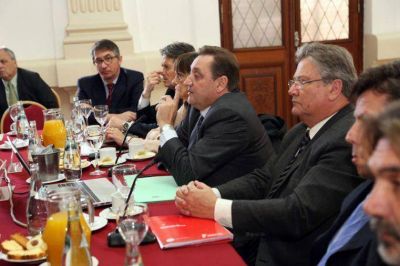 Reuni�n de la Comisi�n Multisectorial para la Defensa del Empleo en Santa Fe