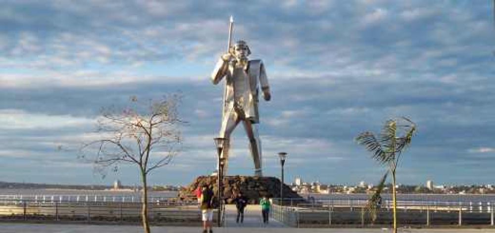 En Posadas habilitaron el acceso y paseo a la isla del monumento a Andresito