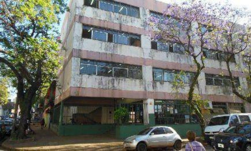 Colegio Nacional: De 34 alumnos en cada curso, 20 no tienen SUBE