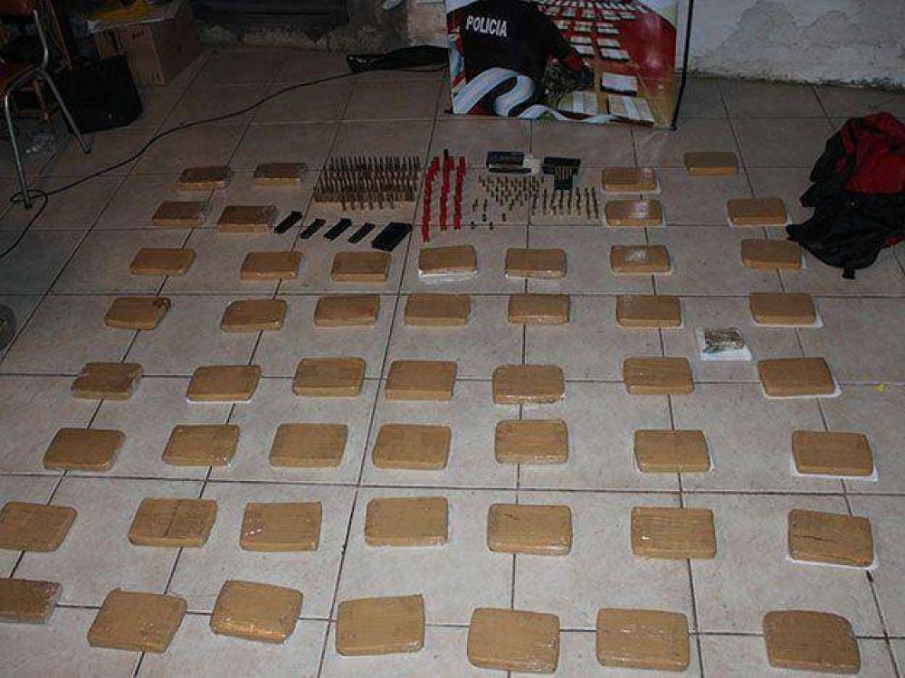 Secuestraron m�s de 50 ladrillos de marihuana y proyectiles de armas de fuego en una casa de Godoy Cruz