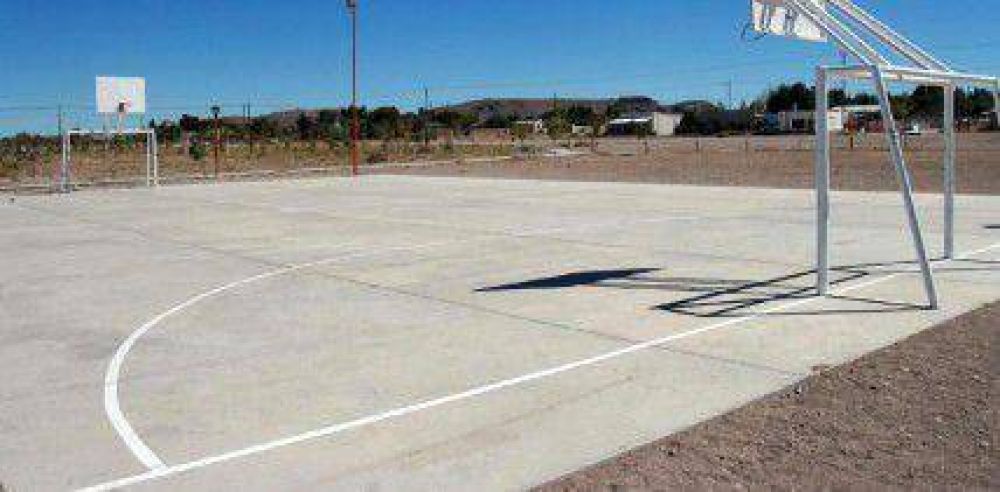 Abren ofertas para construcci�n de seis playones deportivos en Bariloche