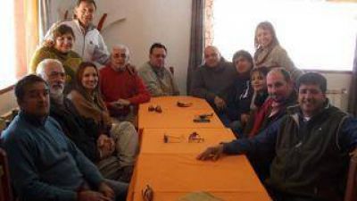 Viejos socios del Frente C�vico y Social y sectores de la UCR se movilizan para evitar acuerdos con el massismo
