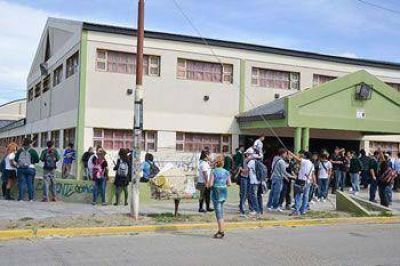 ADOSAC LAMENT� �ARREGLOS PARCIALES� EN LOS ESTABLECIMIENTOS ESCOLARES TRAS EL RECESO INVERNAL