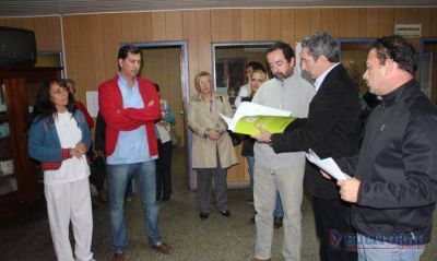 Cambiaron de director en el hospital de Ituzaing� y en Mburucuy� recibieron una ambulancia