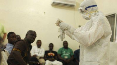 El �bola se extiende en �frica y el n�mero de muertos sube a 887